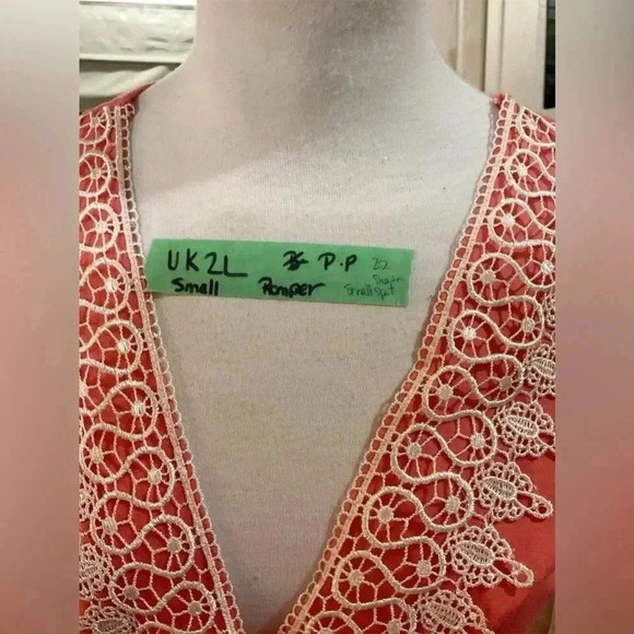 UK2la short romper small P-P 22 v neck lace crochet detail elastic waist - Picture 3 of 5